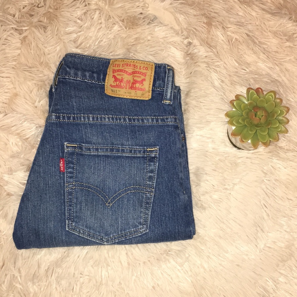 🎉CLOSET CLEAR OUT🎉 Levis high waisted jeans